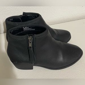 Celia black boots 2y